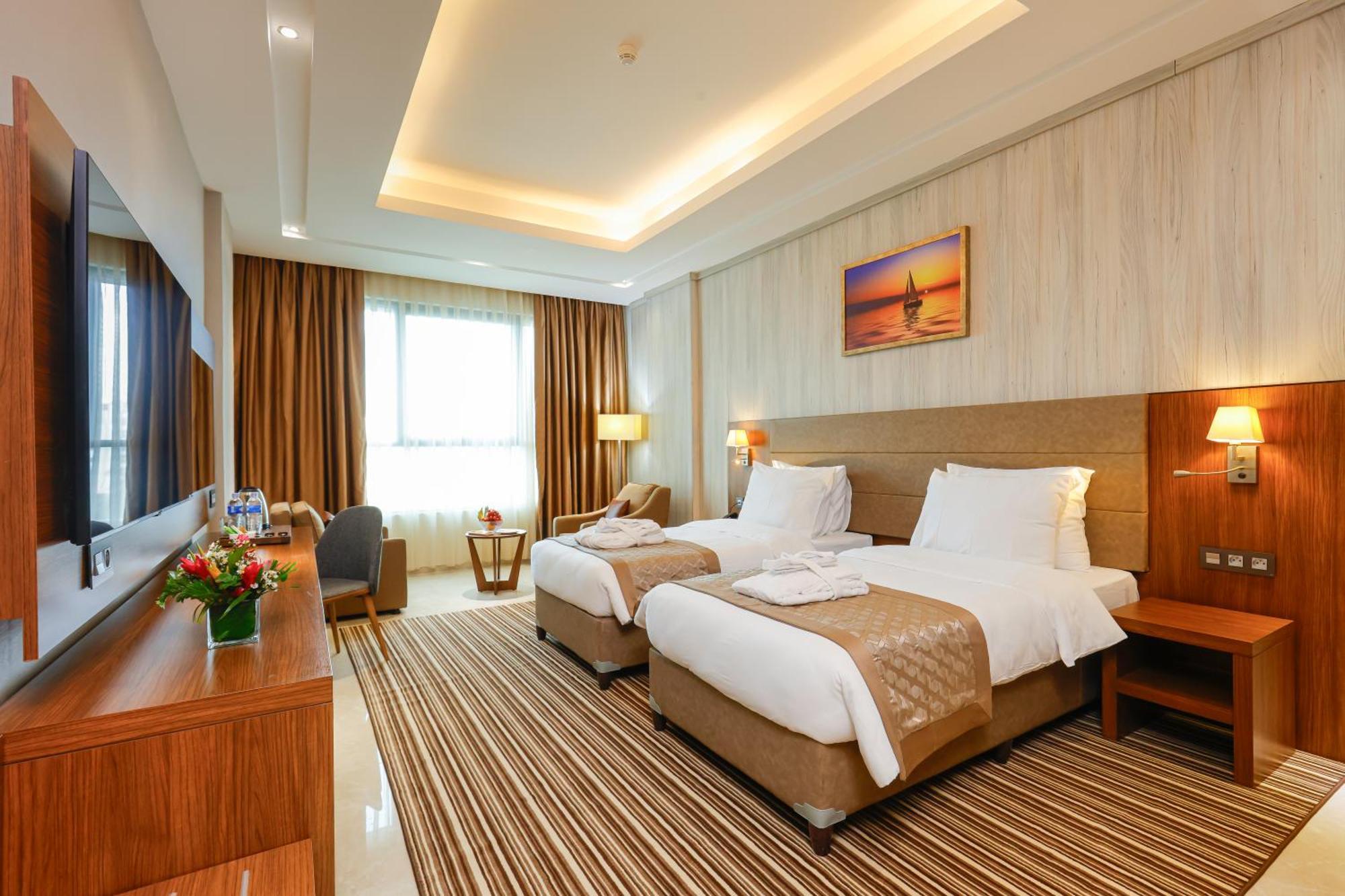 Byblos Hotel Abidjan Bagian luar foto