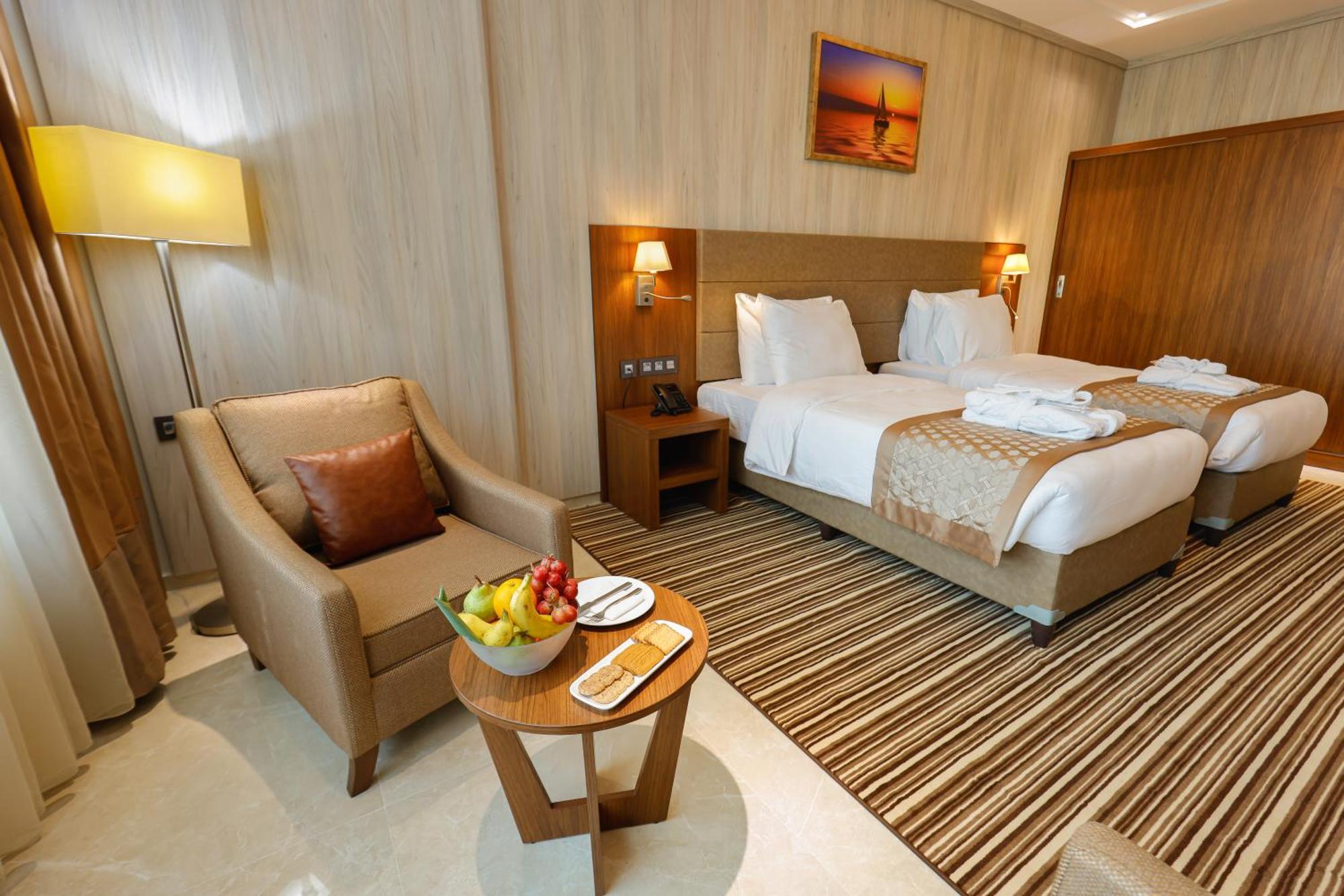 Byblos Hotel Abidjan Bagian luar foto