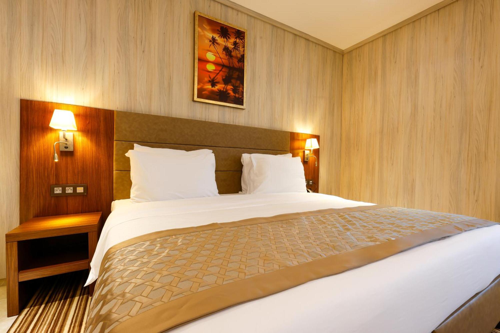Byblos Hotel Abidjan Bagian luar foto