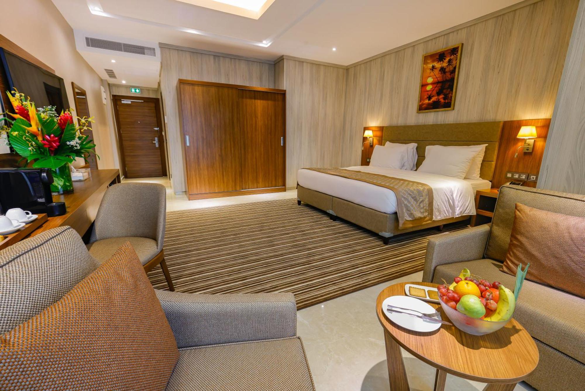 Byblos Hotel Abidjan Bagian luar foto