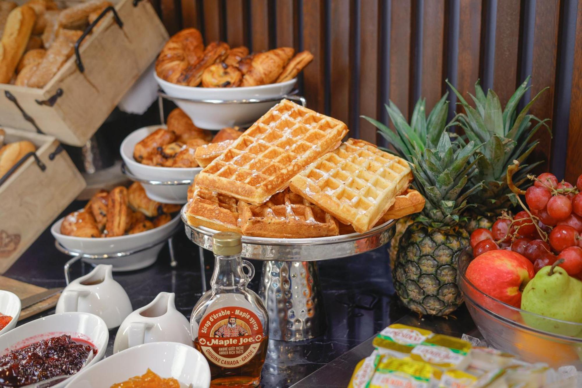 Byblos Hotel Abidjan Bagian luar foto