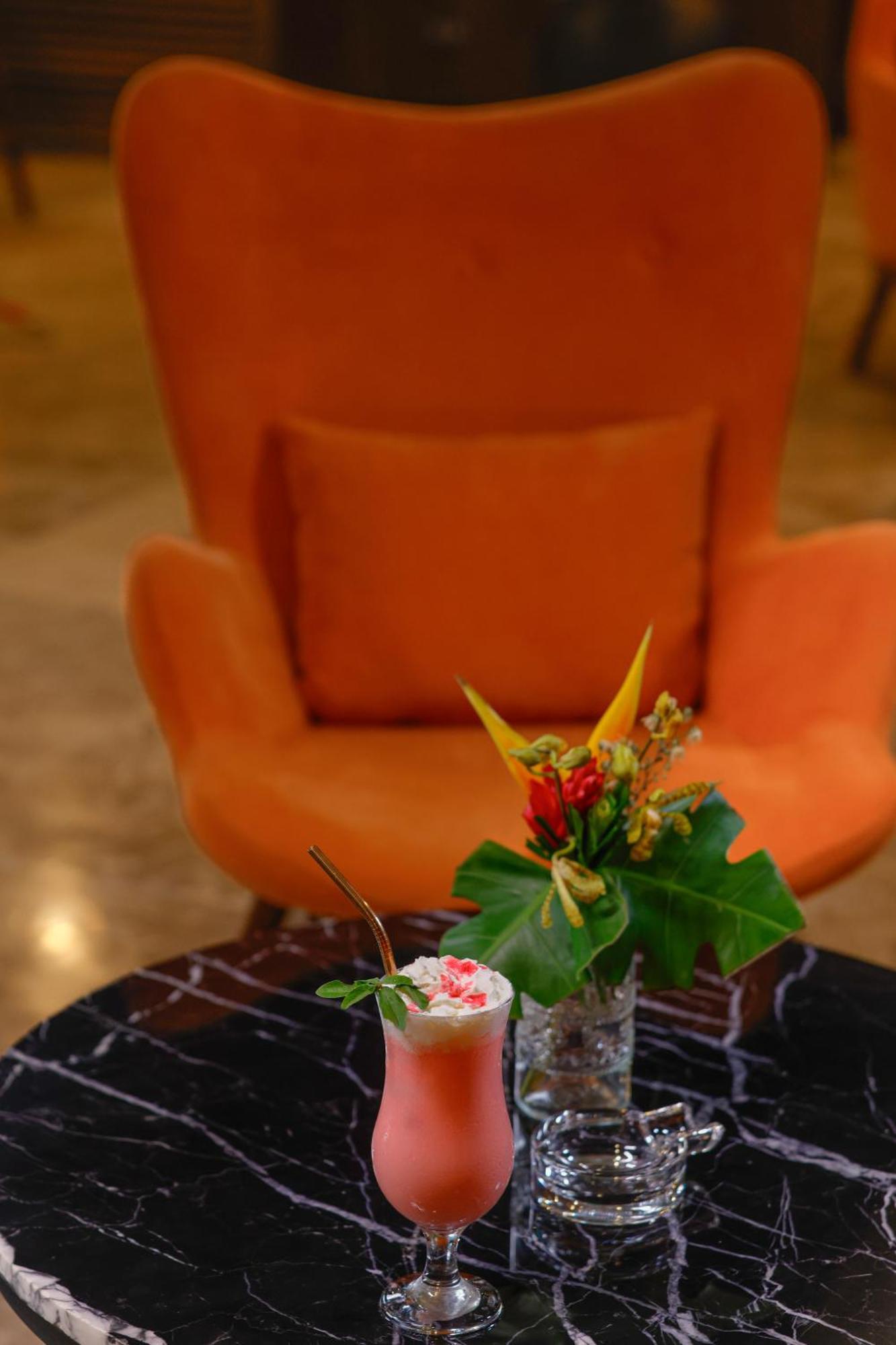 Byblos Hotel Abidjan Bagian luar foto