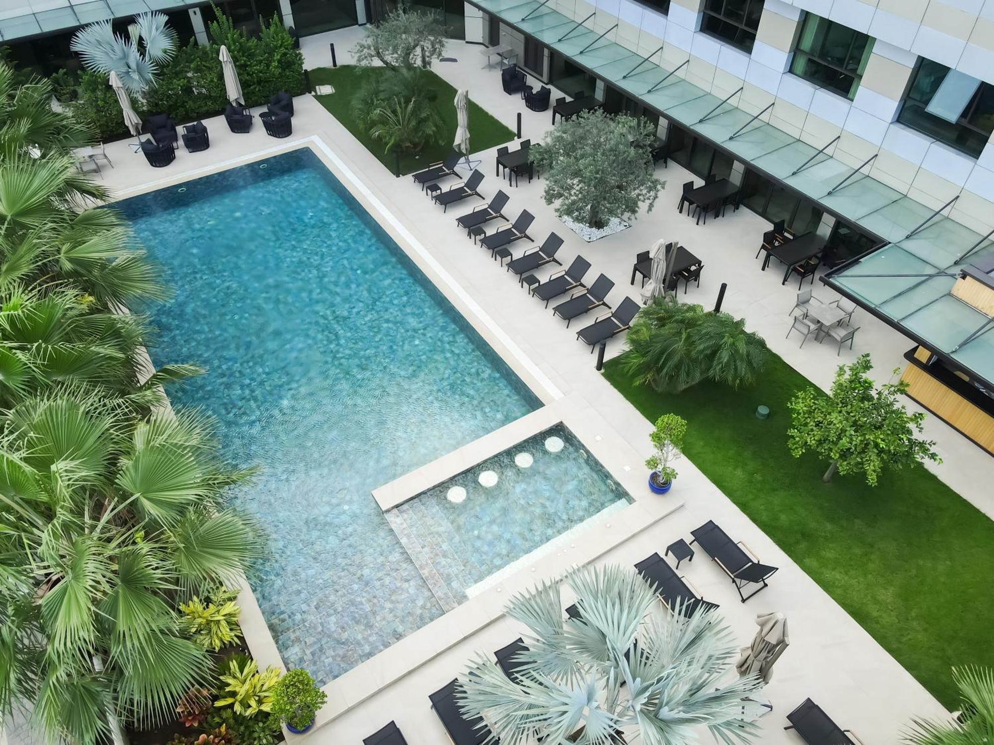 Byblos Hotel Abidjan Bagian luar foto