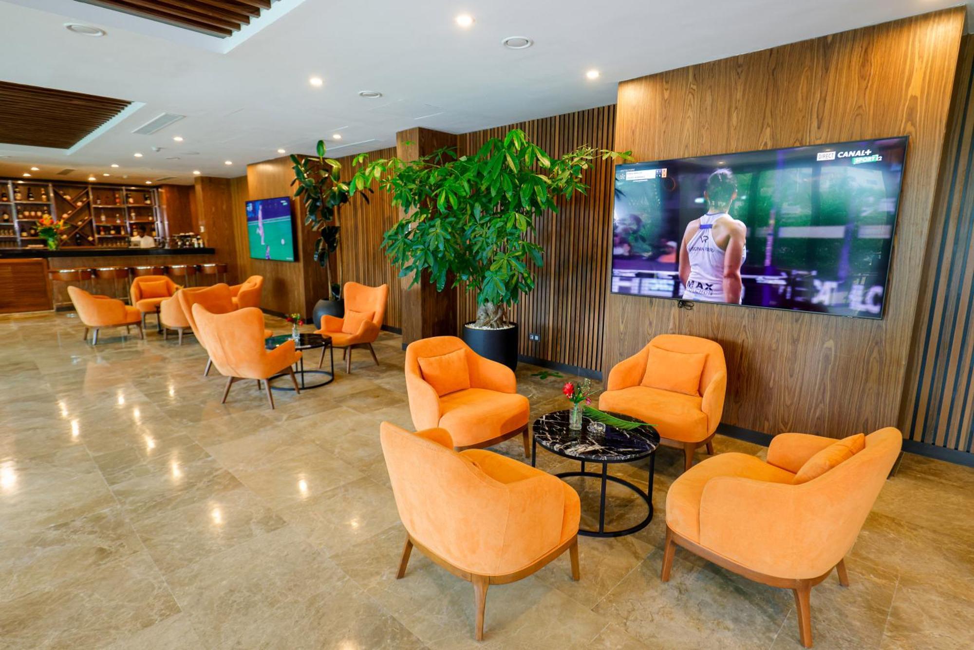 Byblos Hotel Abidjan Bagian luar foto